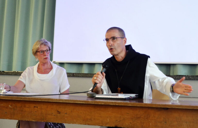 Fribourg: un laboratoire romand pour tester la synodalité